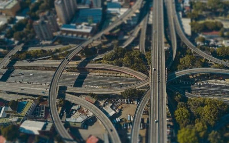 Infraestrutura Urbana e Mobilidade: Desafios e Oportunidades para Cidades Modernas