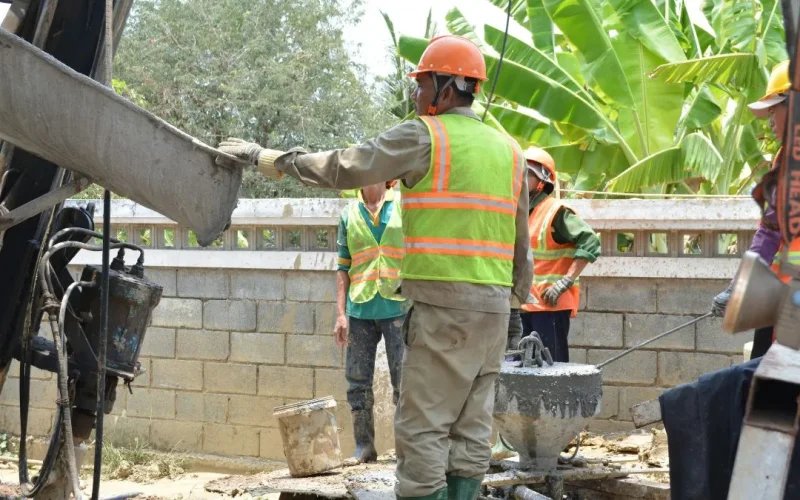 Mão de obra na construção civil: quanto custa por etapa da obra?